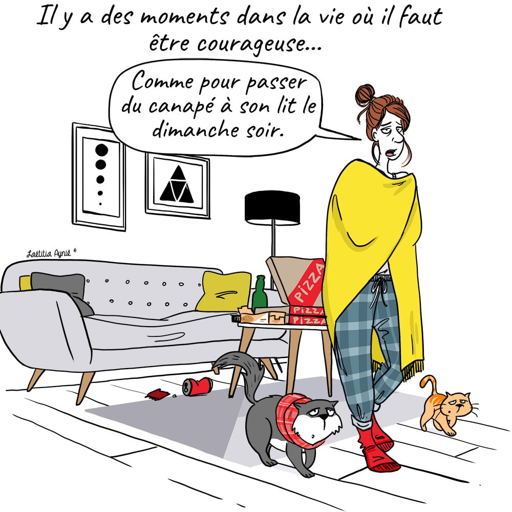 femme dans son salon avec ces chats